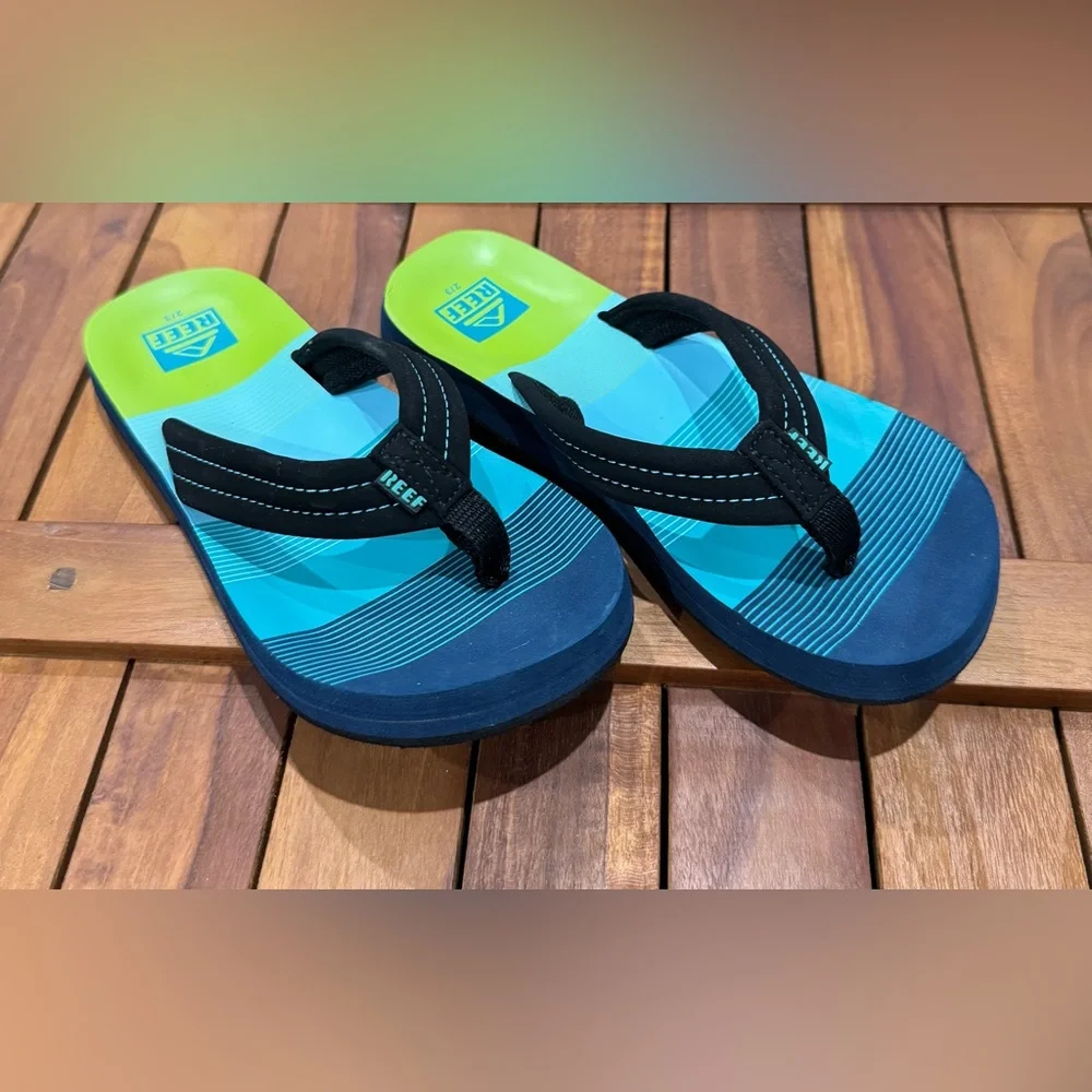 Reef Ahi Kids Black Sandals/Flip Flops for Casual Comfort Size 2/3